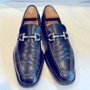 Mens Ferragamo size 10D, Black leather Gancini bit loafers in great condition.